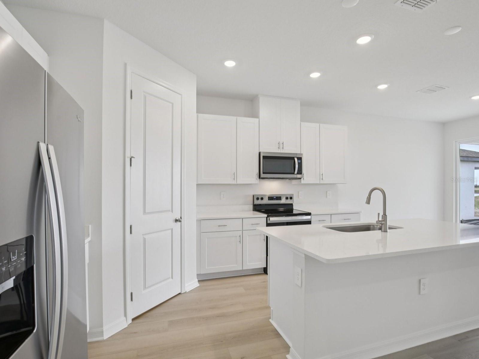 13213 SHELLMORE AVE — photo 5