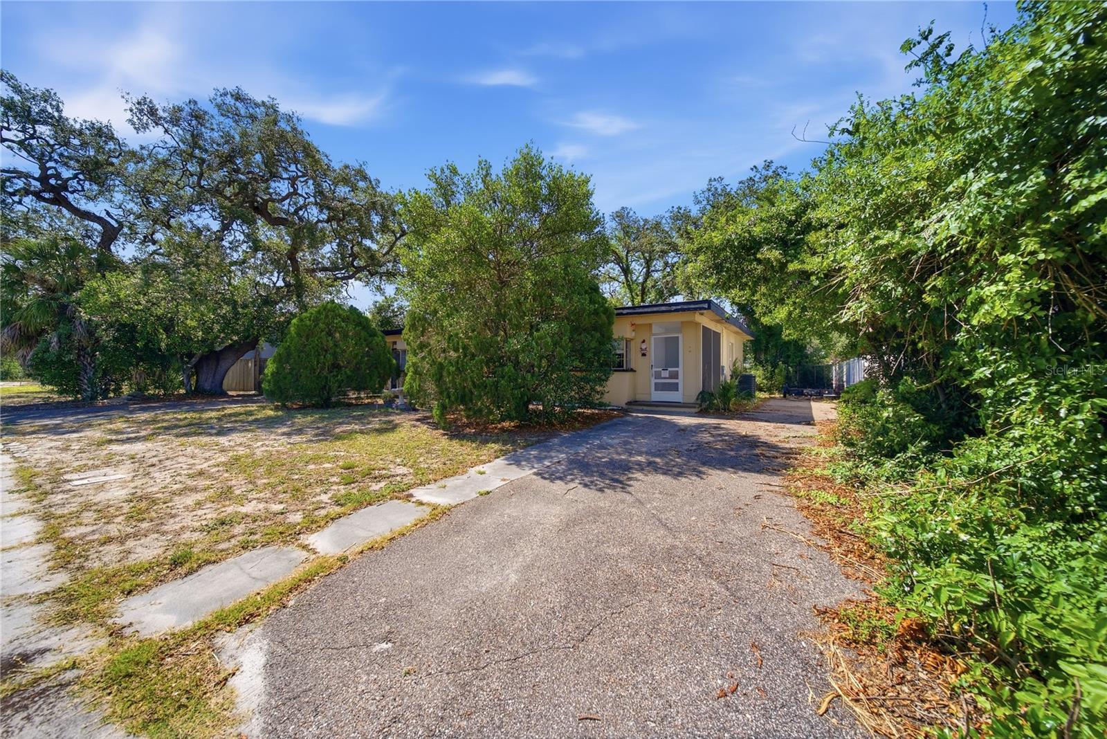 831 GRAND CENTRAL ST — photo 10