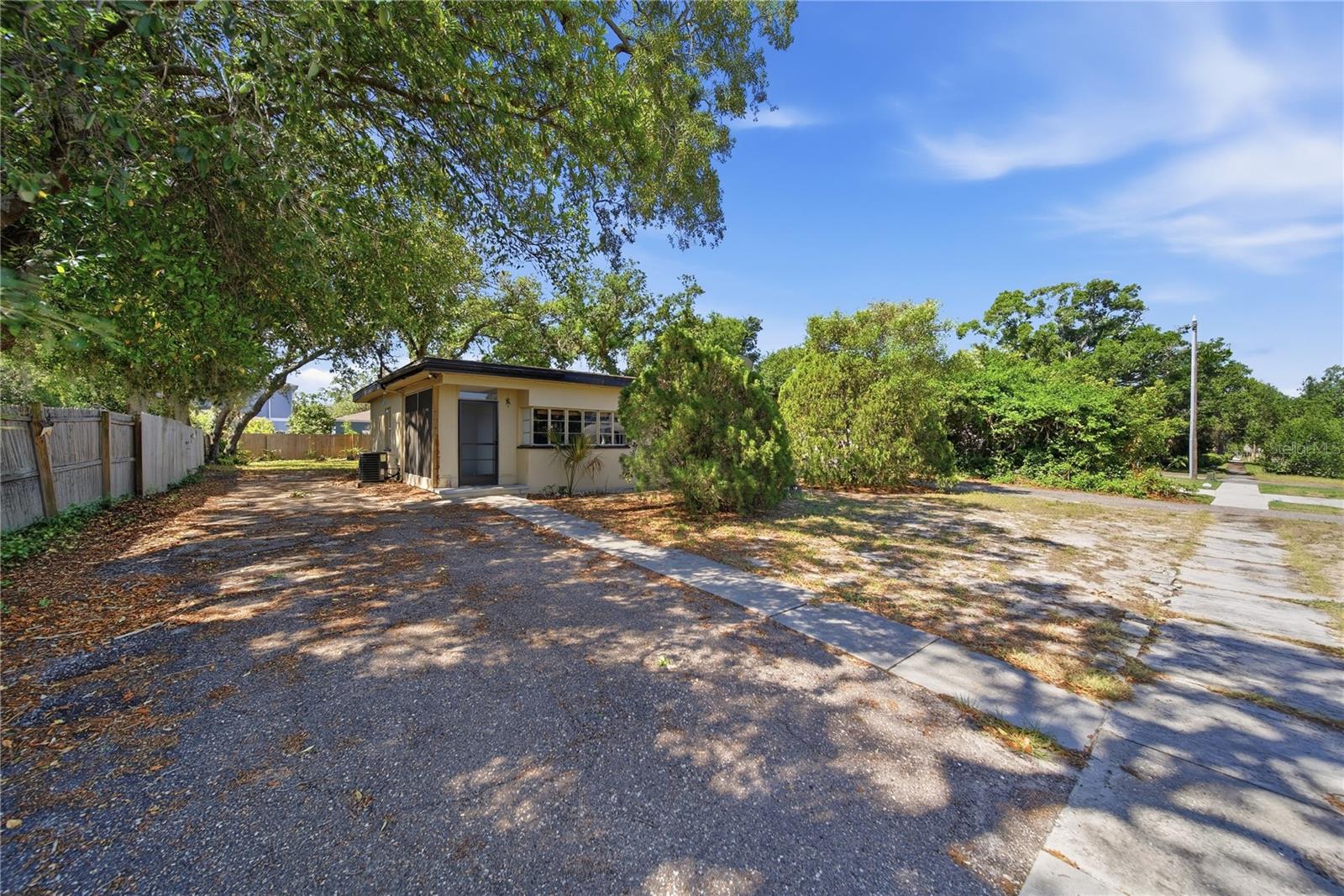 831 GRAND CENTRAL ST — photo 11