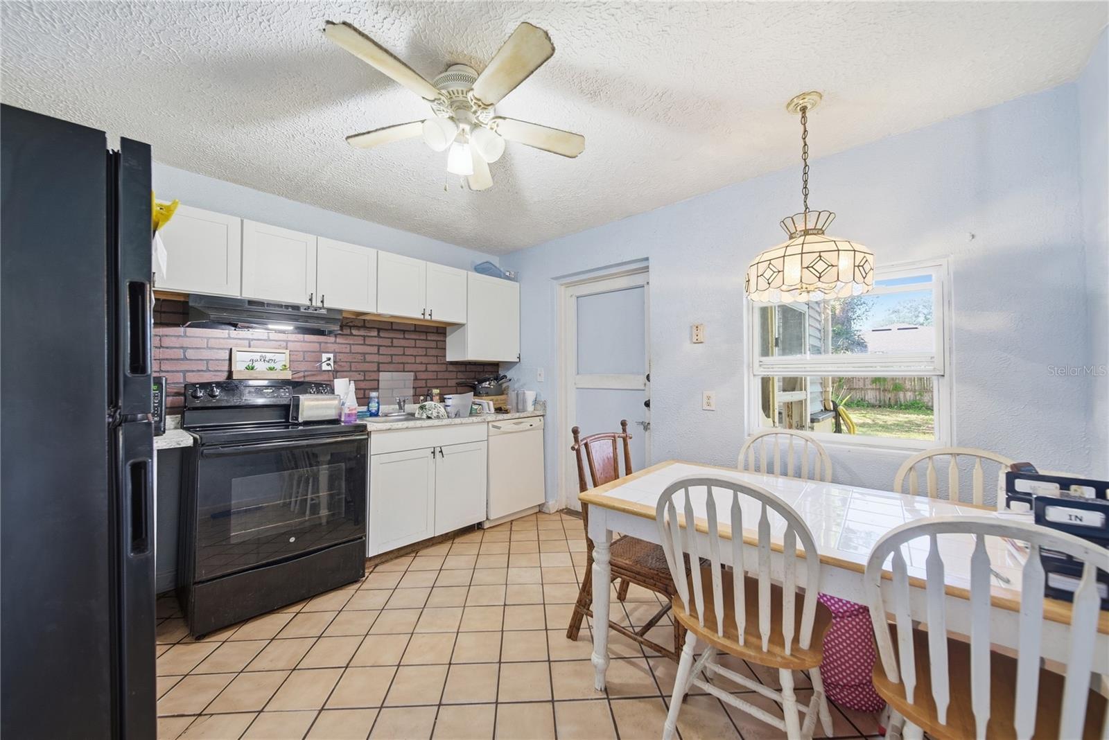 831 GRAND CENTRAL ST — photo 17