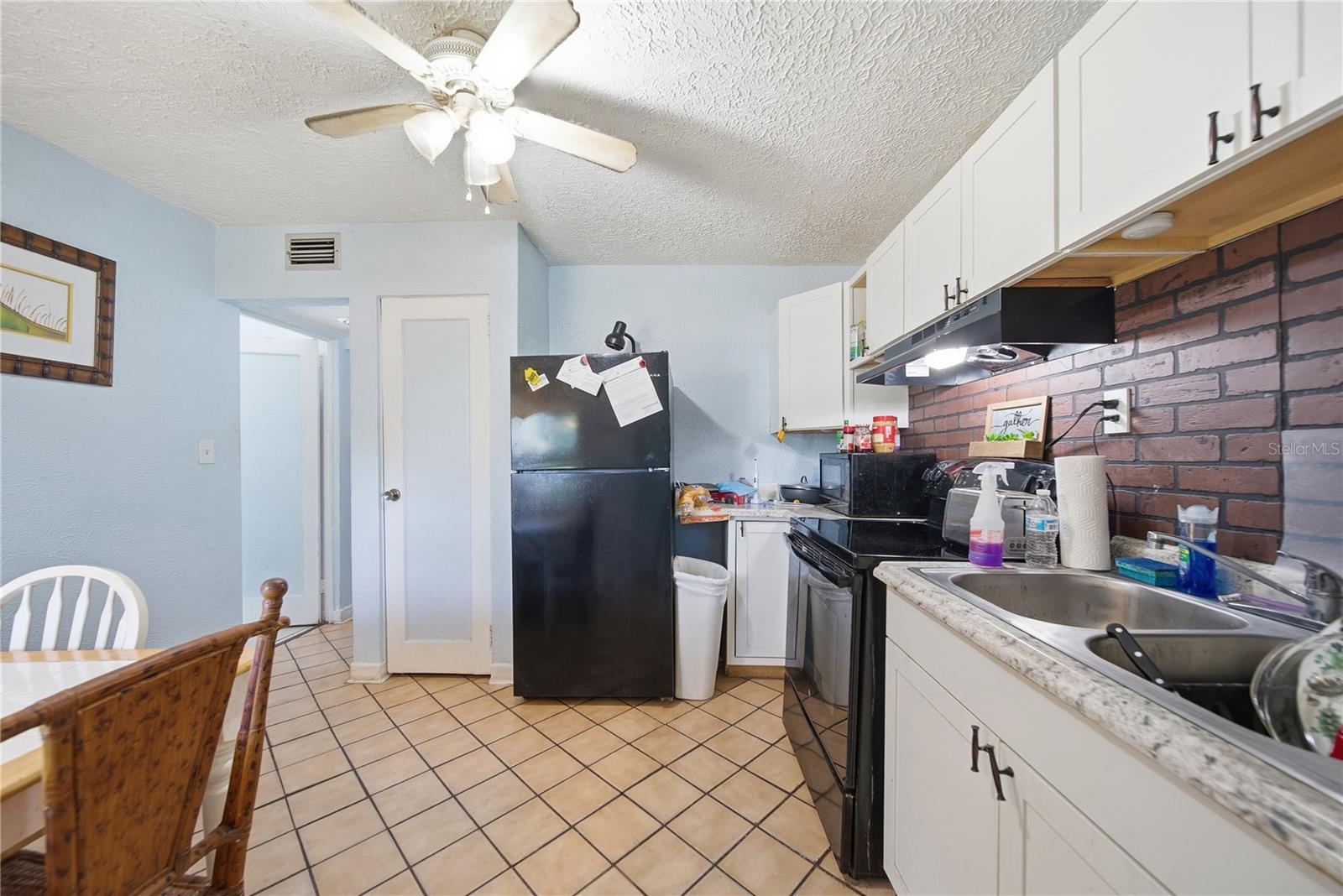 831 GRAND CENTRAL ST — photo 15