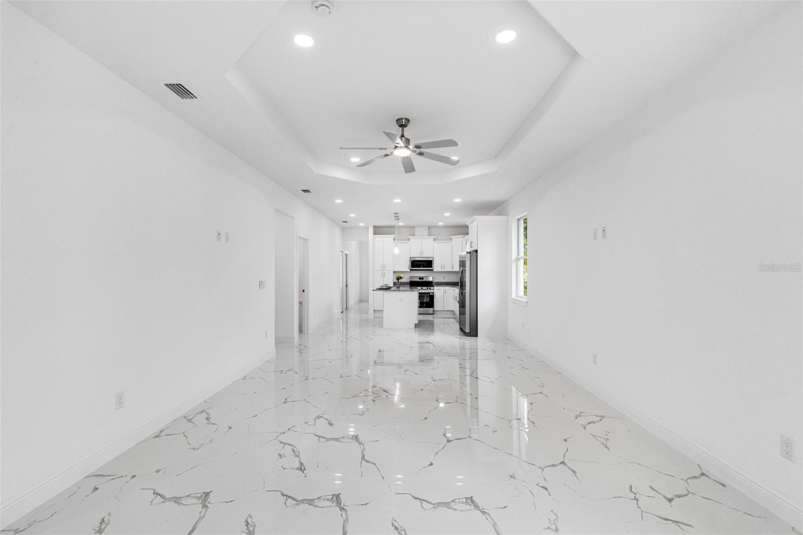 806 W LOWRY LN — photo 21