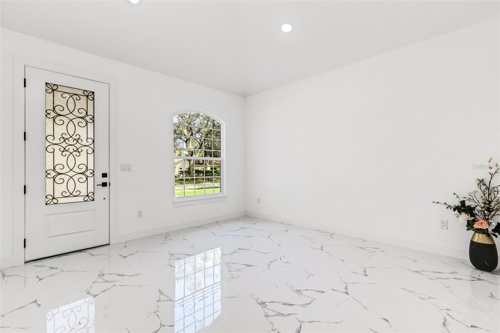 806 W LOWRY LN — photo 7