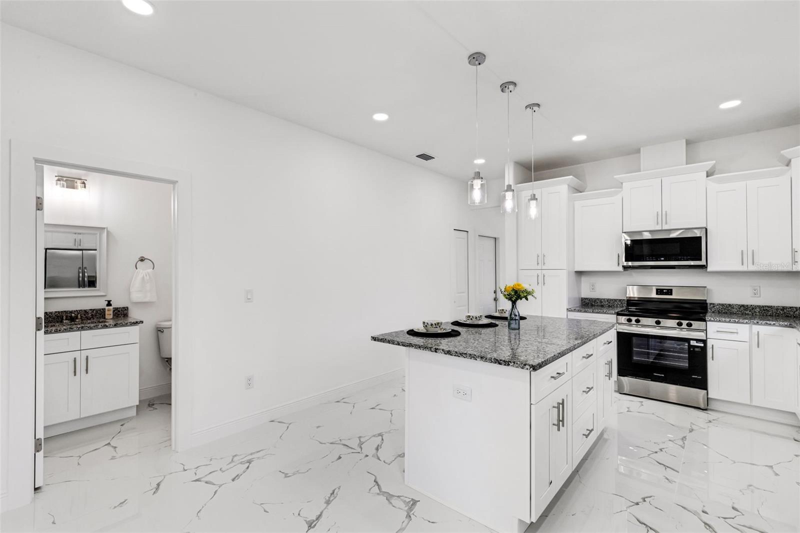 806 W LOWRY LN — photo 13