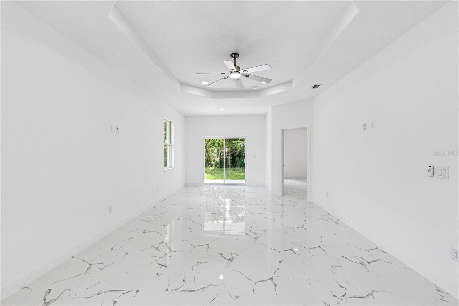 806 W LOWRY LN — photo 18