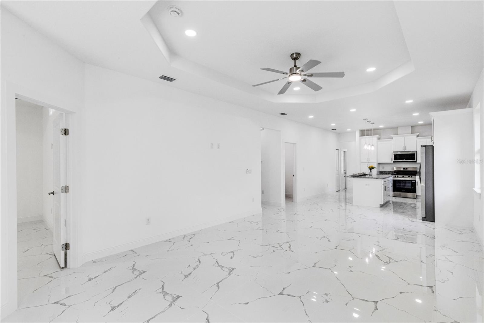 806 W LOWRY LN — photo 20