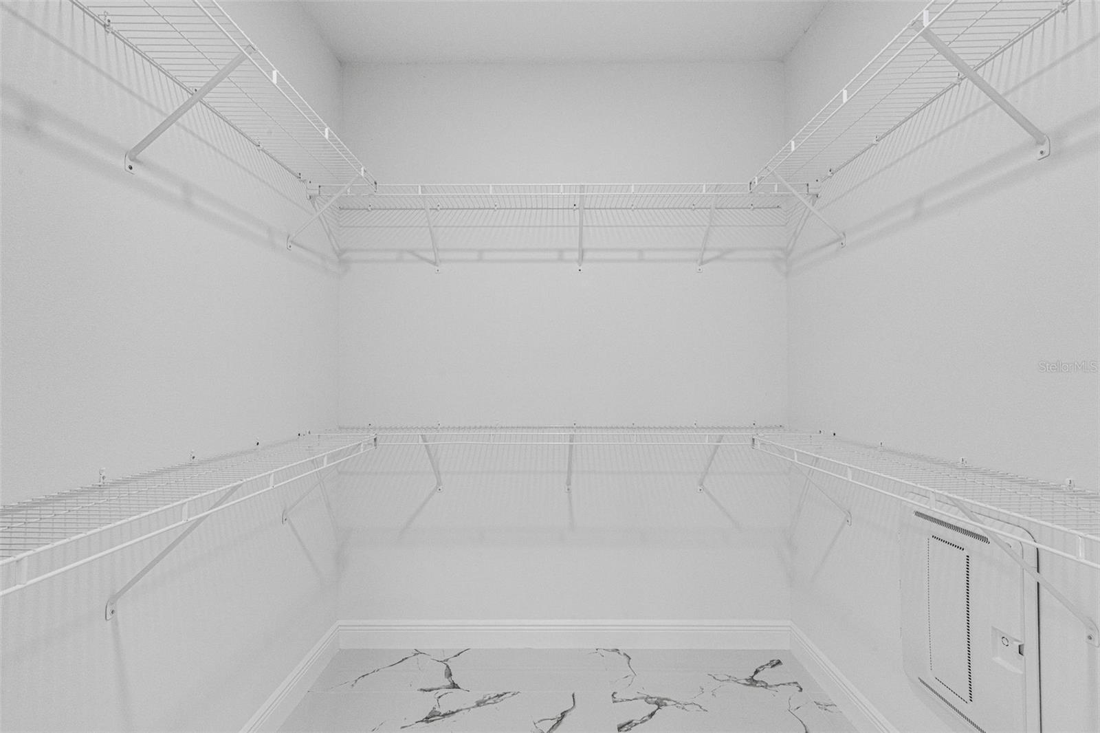 806 W LOWRY LN — photo 32