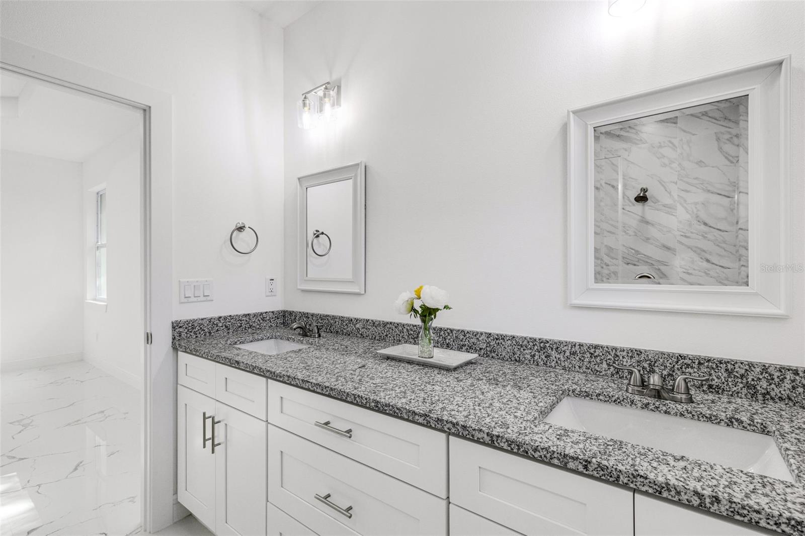 806 W LOWRY LN — photo 31