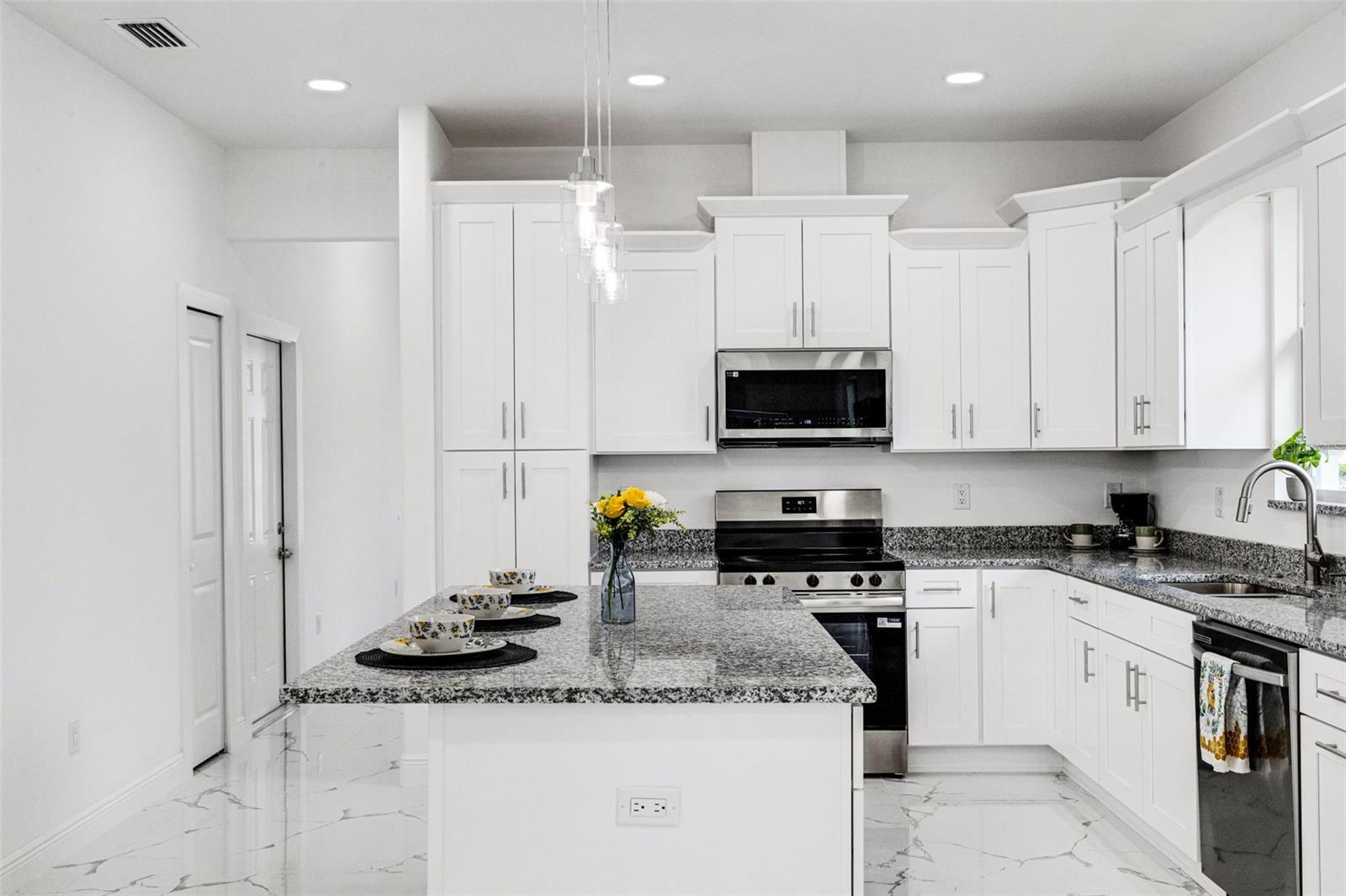 806 W LOWRY LN — photo 12
