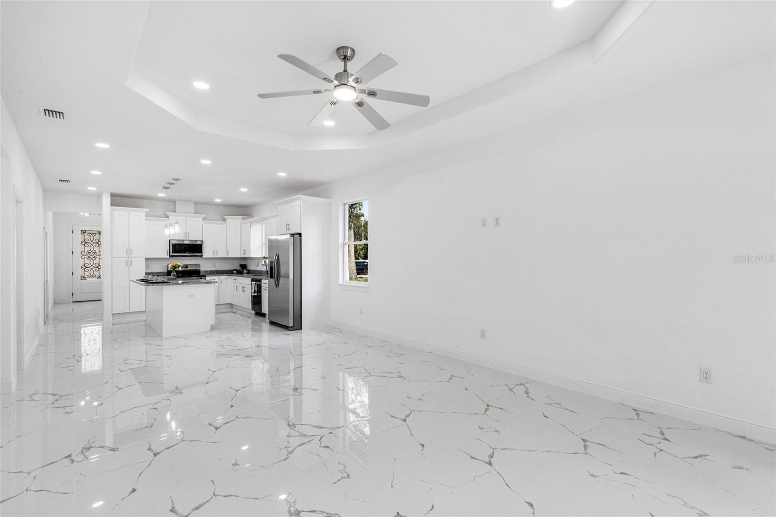 806 W LOWRY LN — photo 22