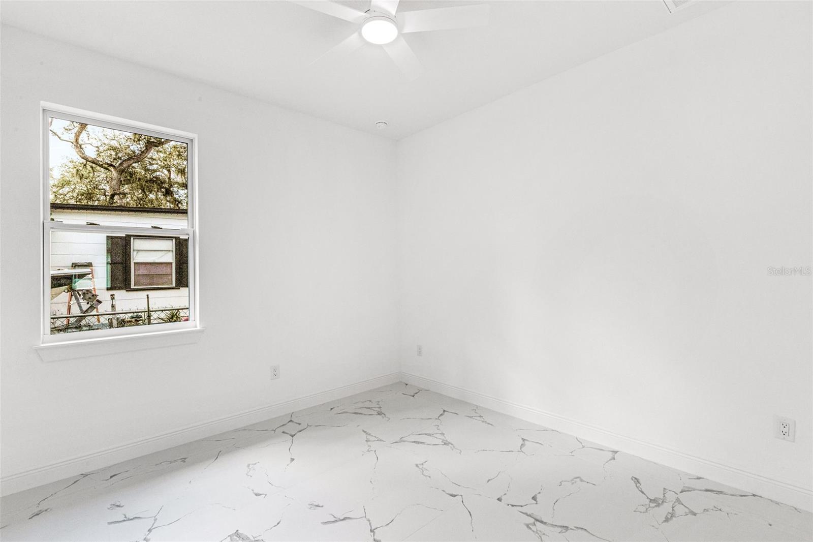 806 W LOWRY LN — photo 39