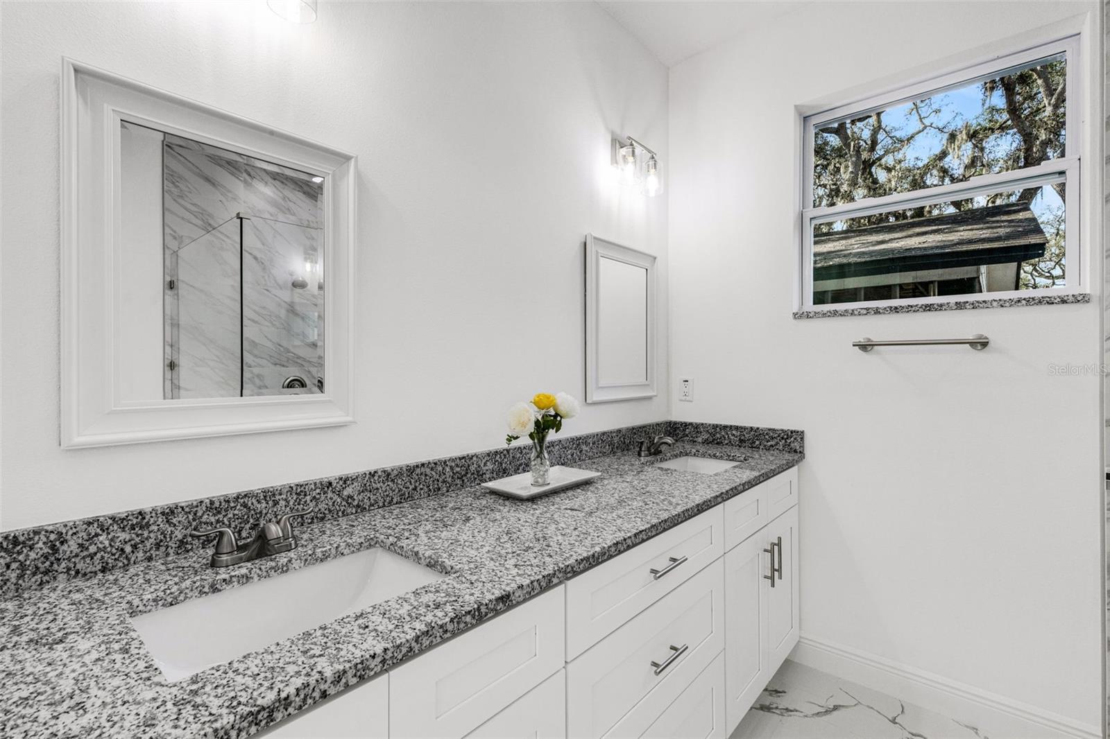 806 W LOWRY LN — photo 27