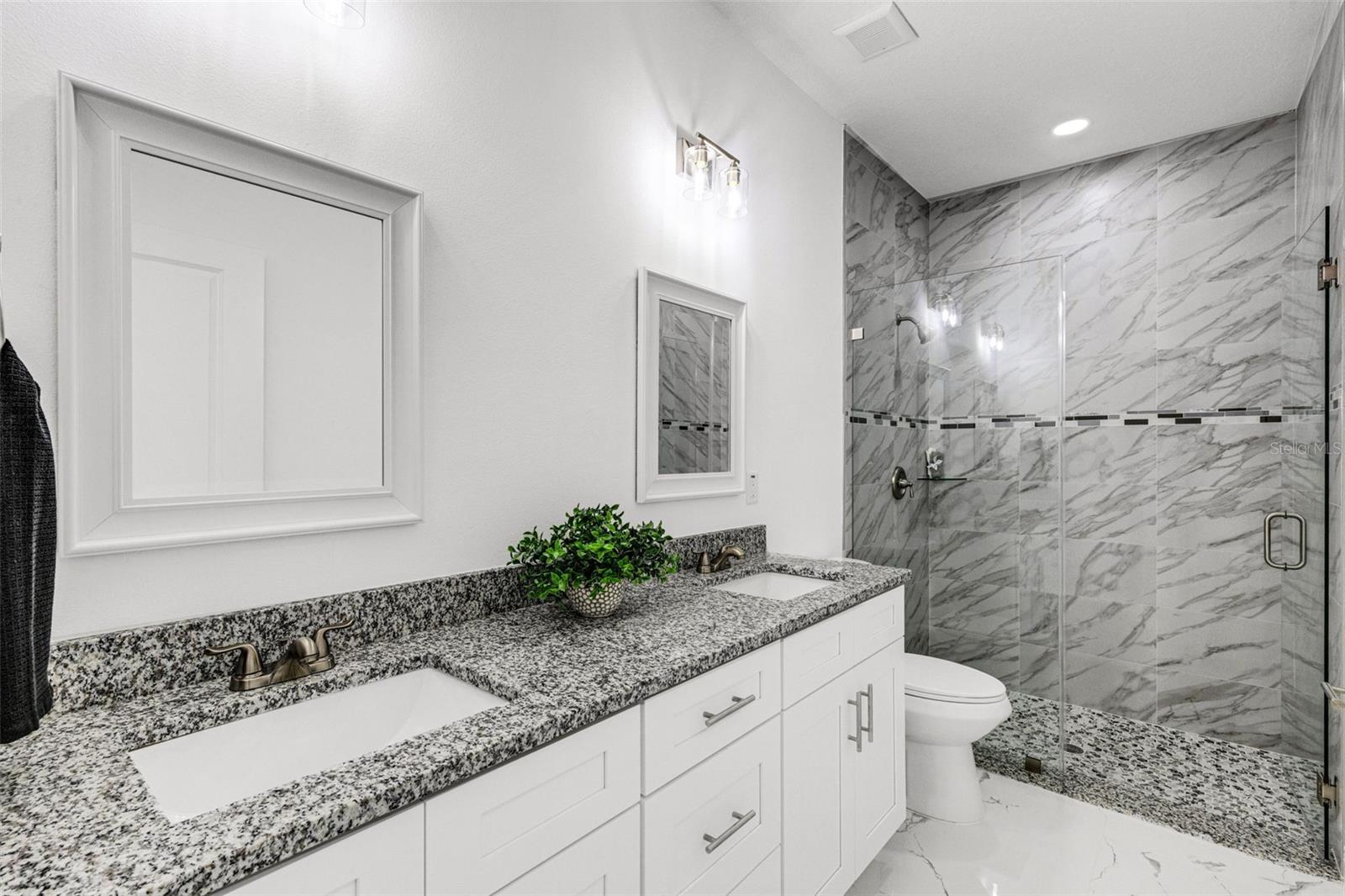 806 W LOWRY LN — photo 34