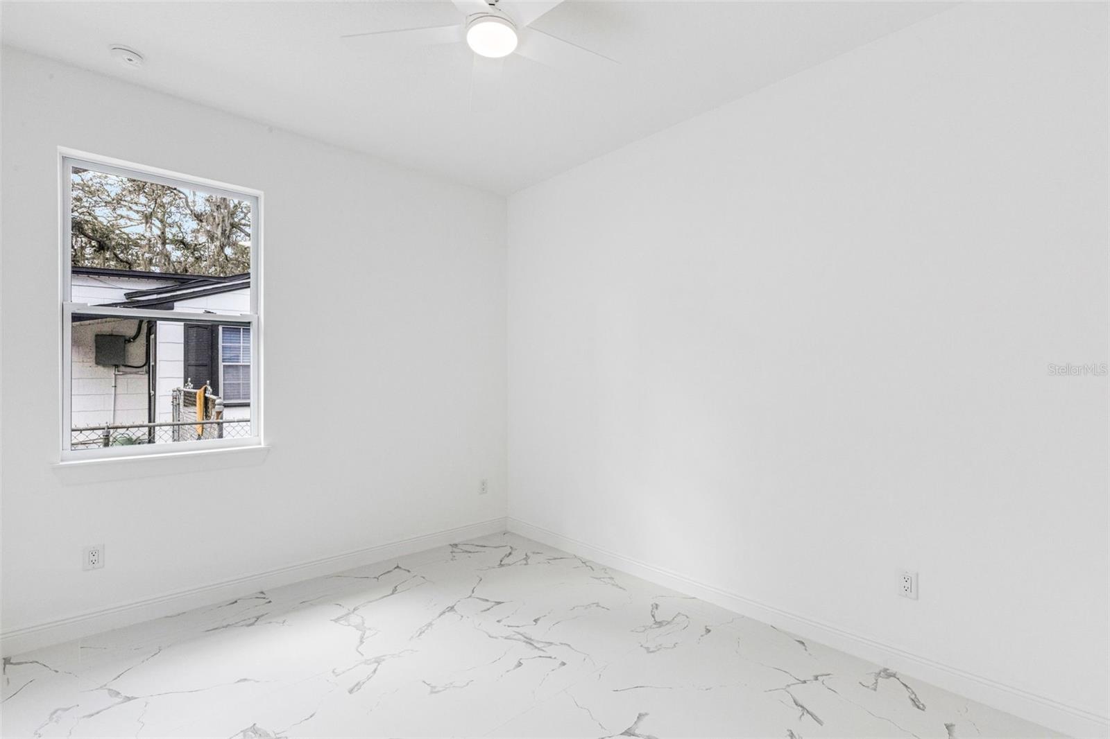806 W LOWRY LN — photo 43