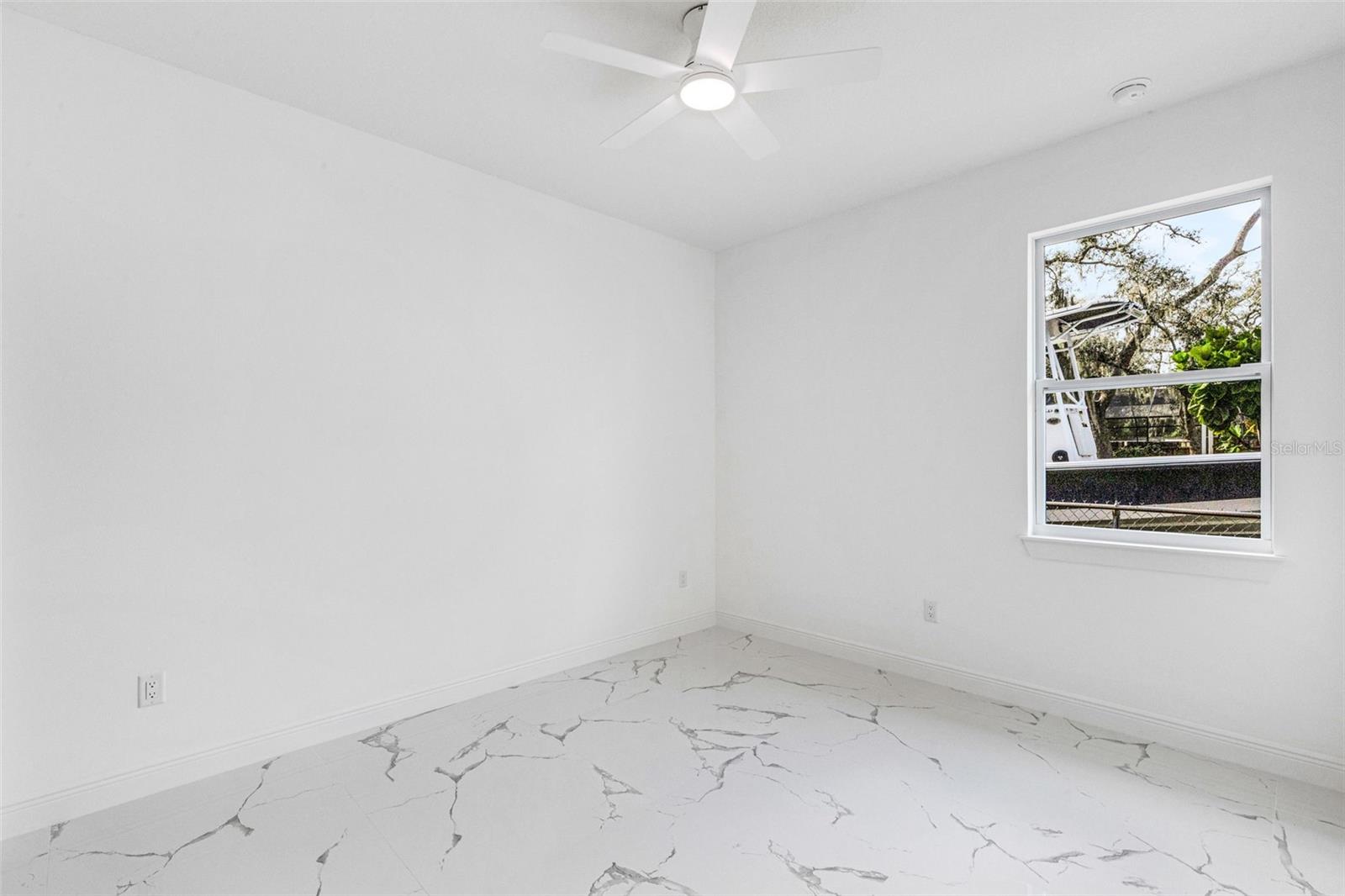 806 W LOWRY LN — photo 35