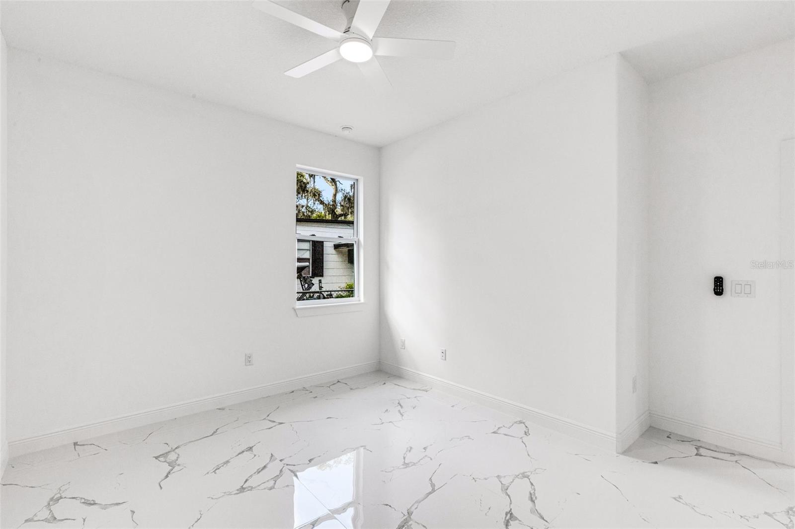 806 W LOWRY LN — photo 36
