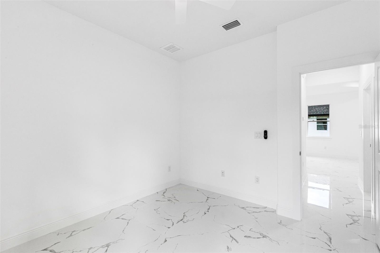 806 W LOWRY LN — photo 40