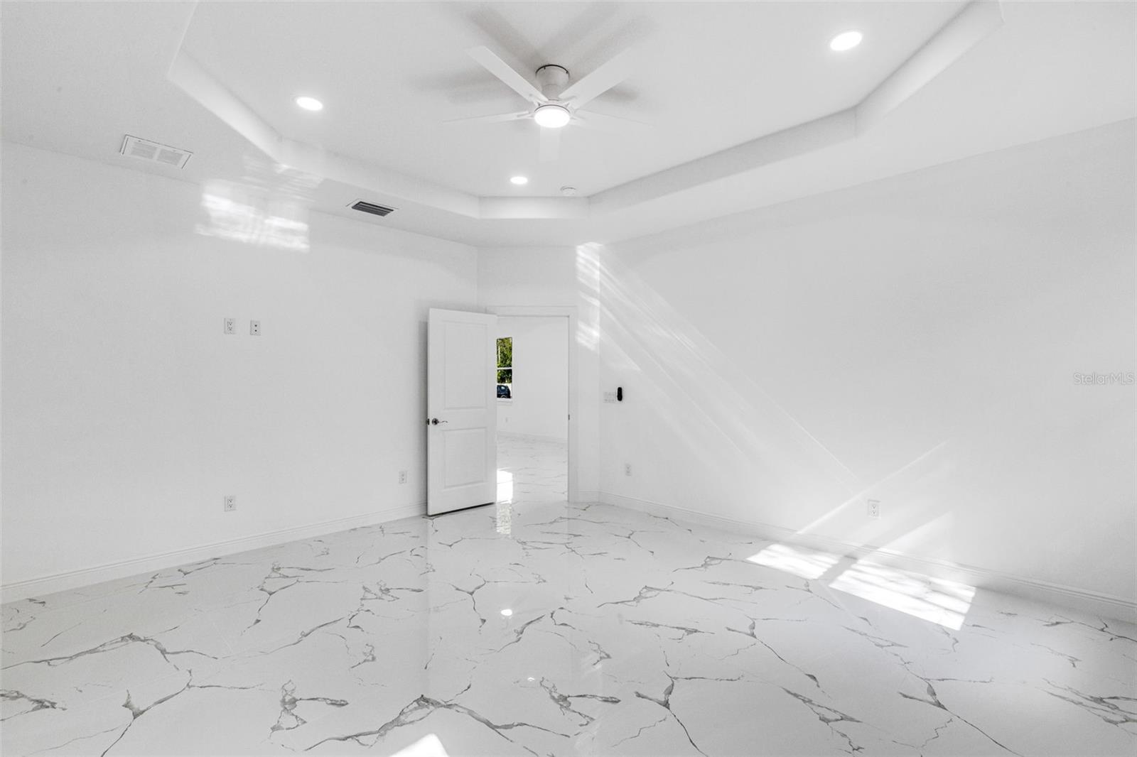 806 W LOWRY LN — photo 26
