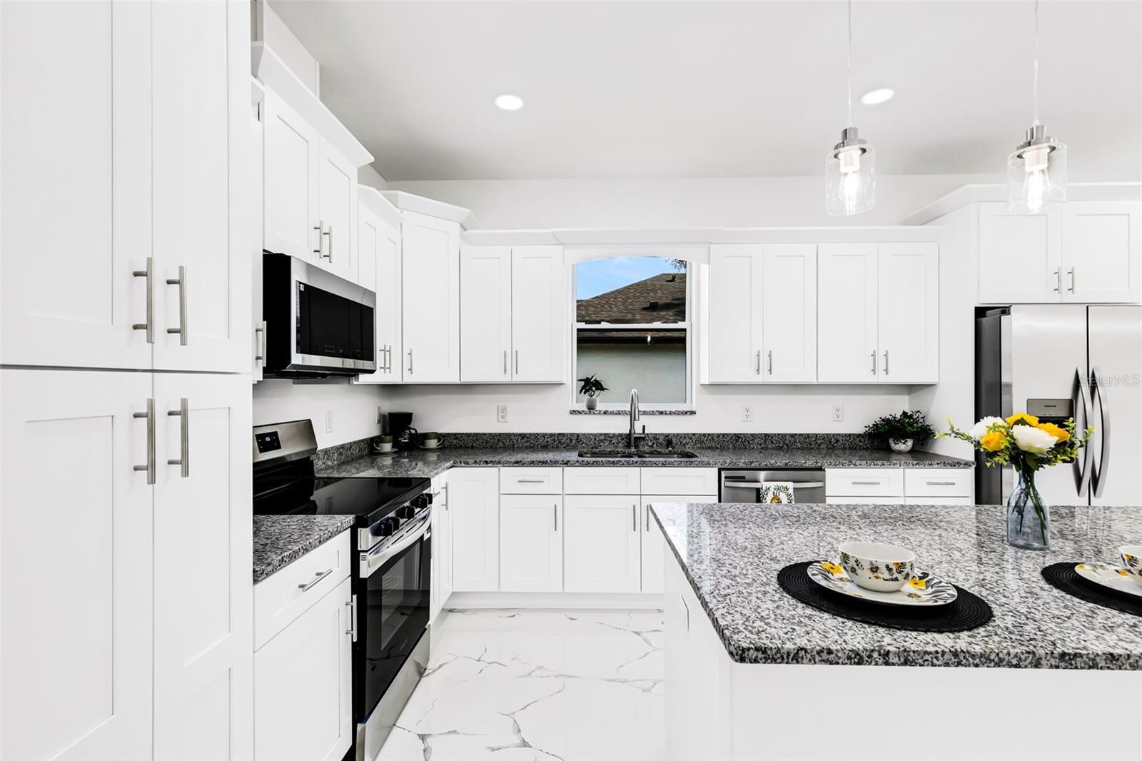 806 W LOWRY LN — photo 9