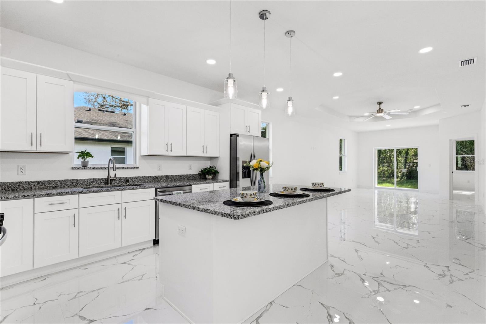 806 W LOWRY LN — photo 8