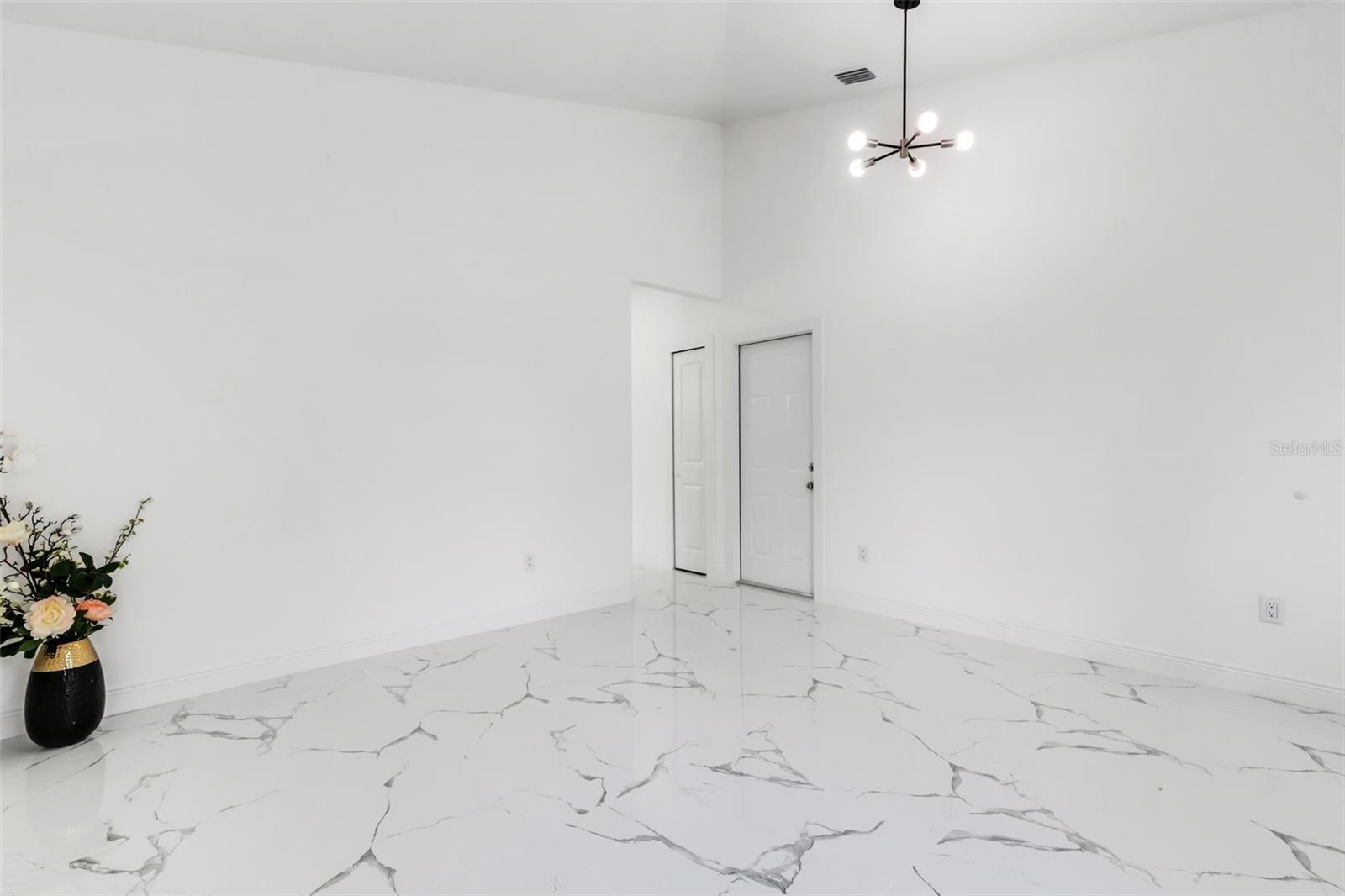 806 W LOWRY LN — photo 5