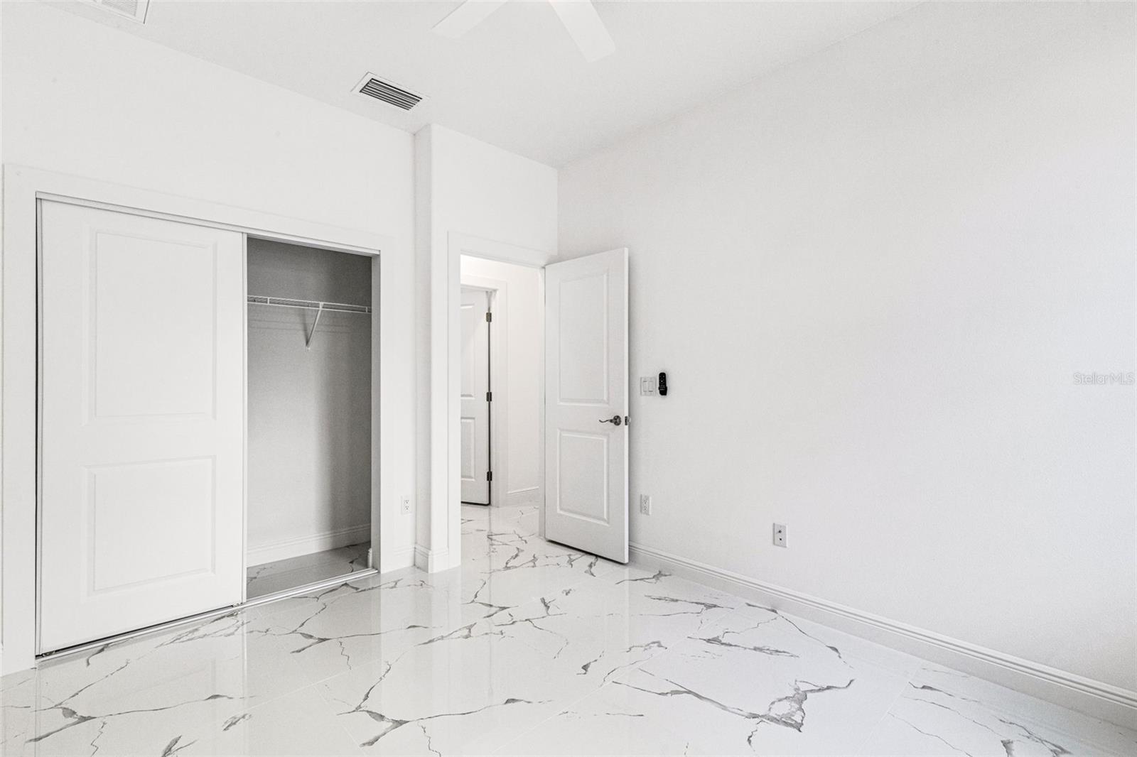 806 W LOWRY LN — photo 46