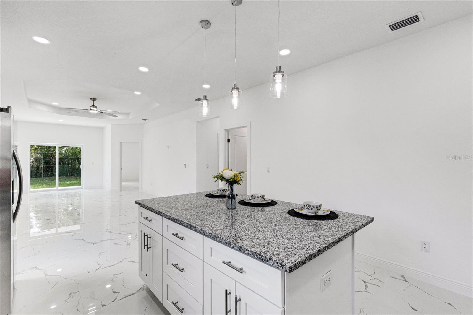 806 W LOWRY LN — photo 16