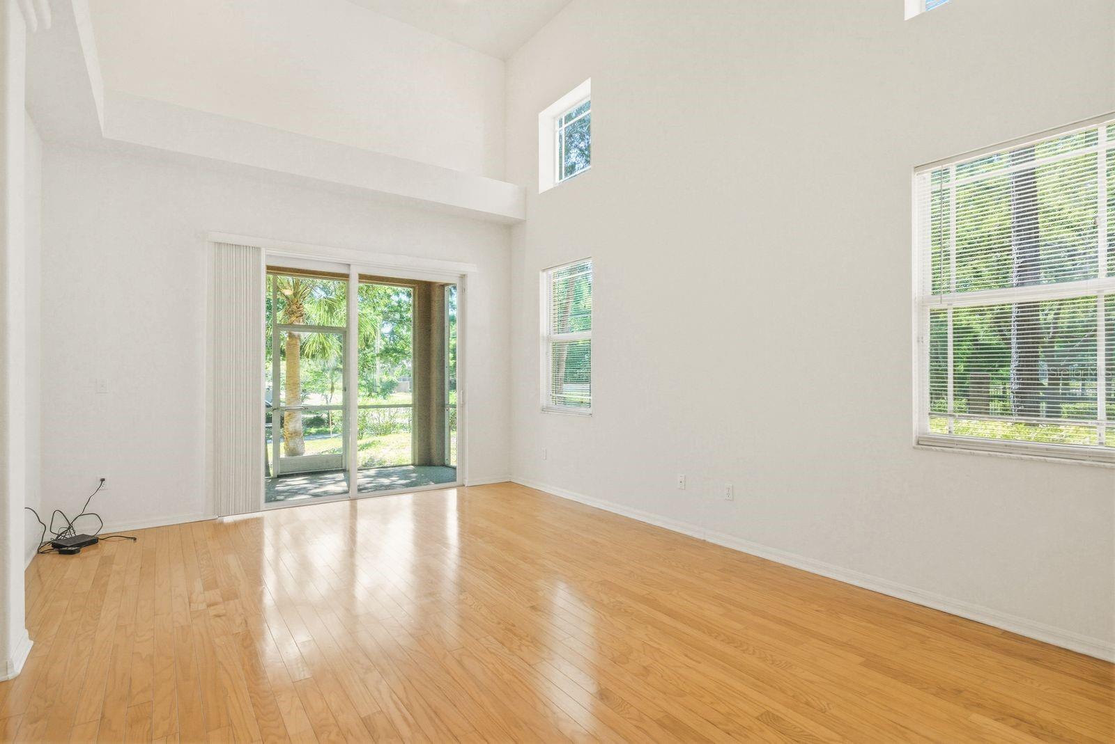 1405 RIDGE TER — photo 4