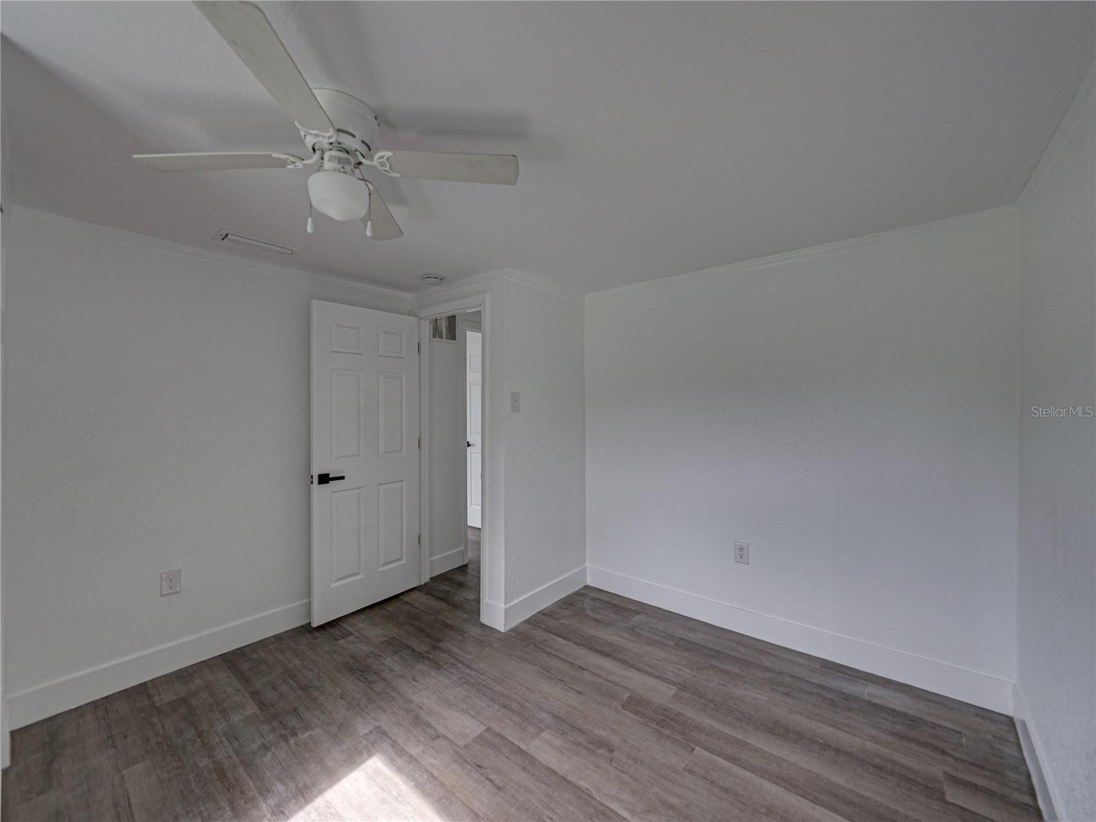 602 E LAURA ST — photo 18