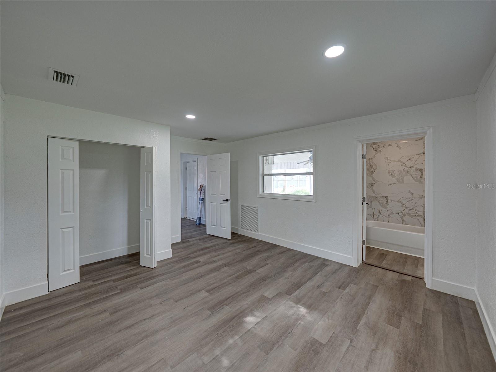 602 E LAURA ST — photo 13