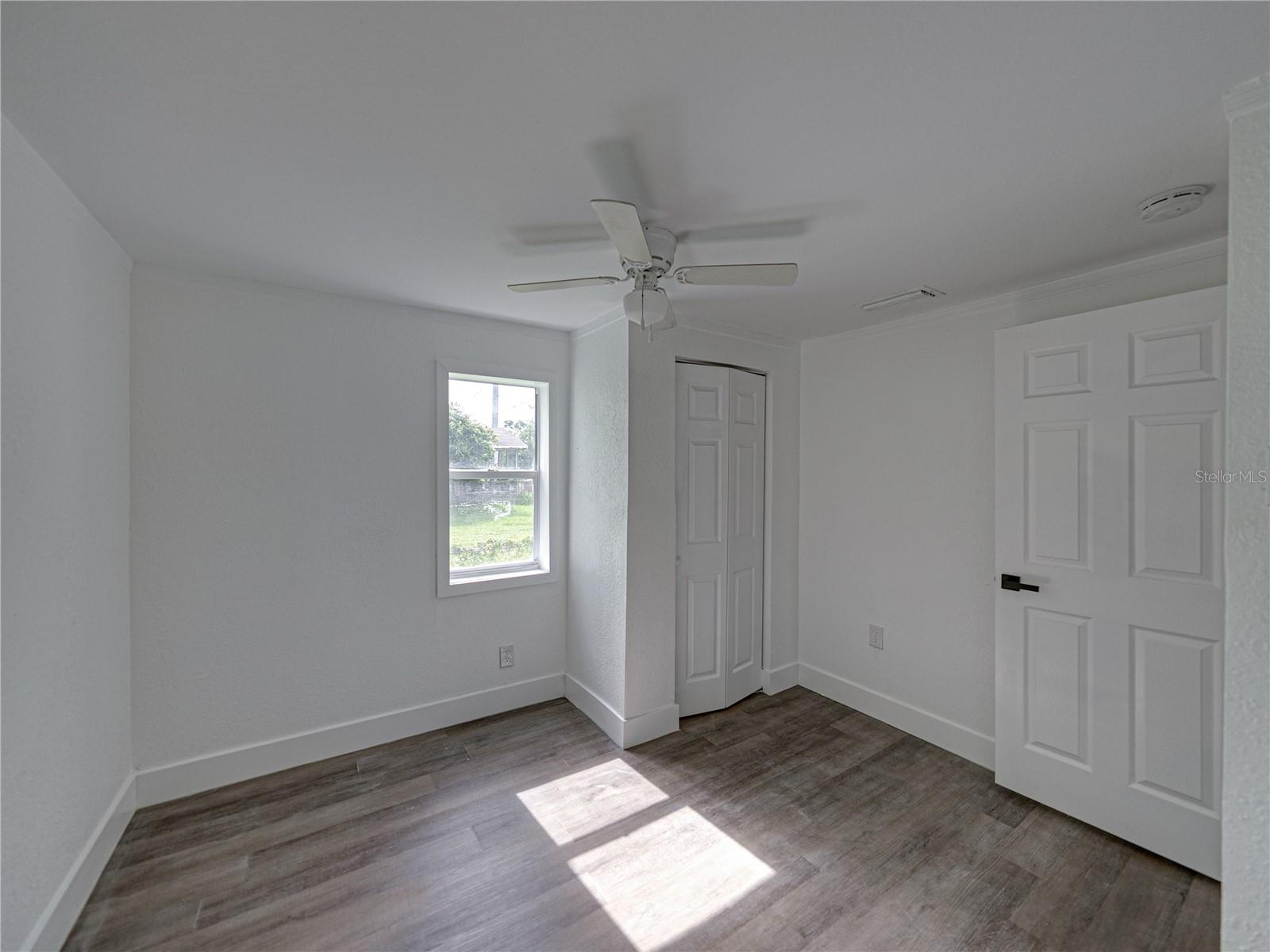602 E LAURA ST — photo 19