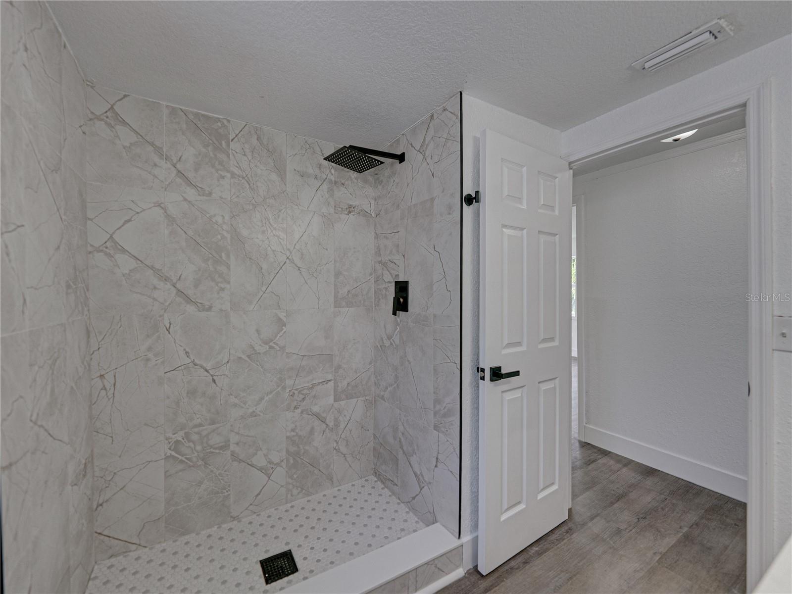 602 E LAURA ST — photo 16