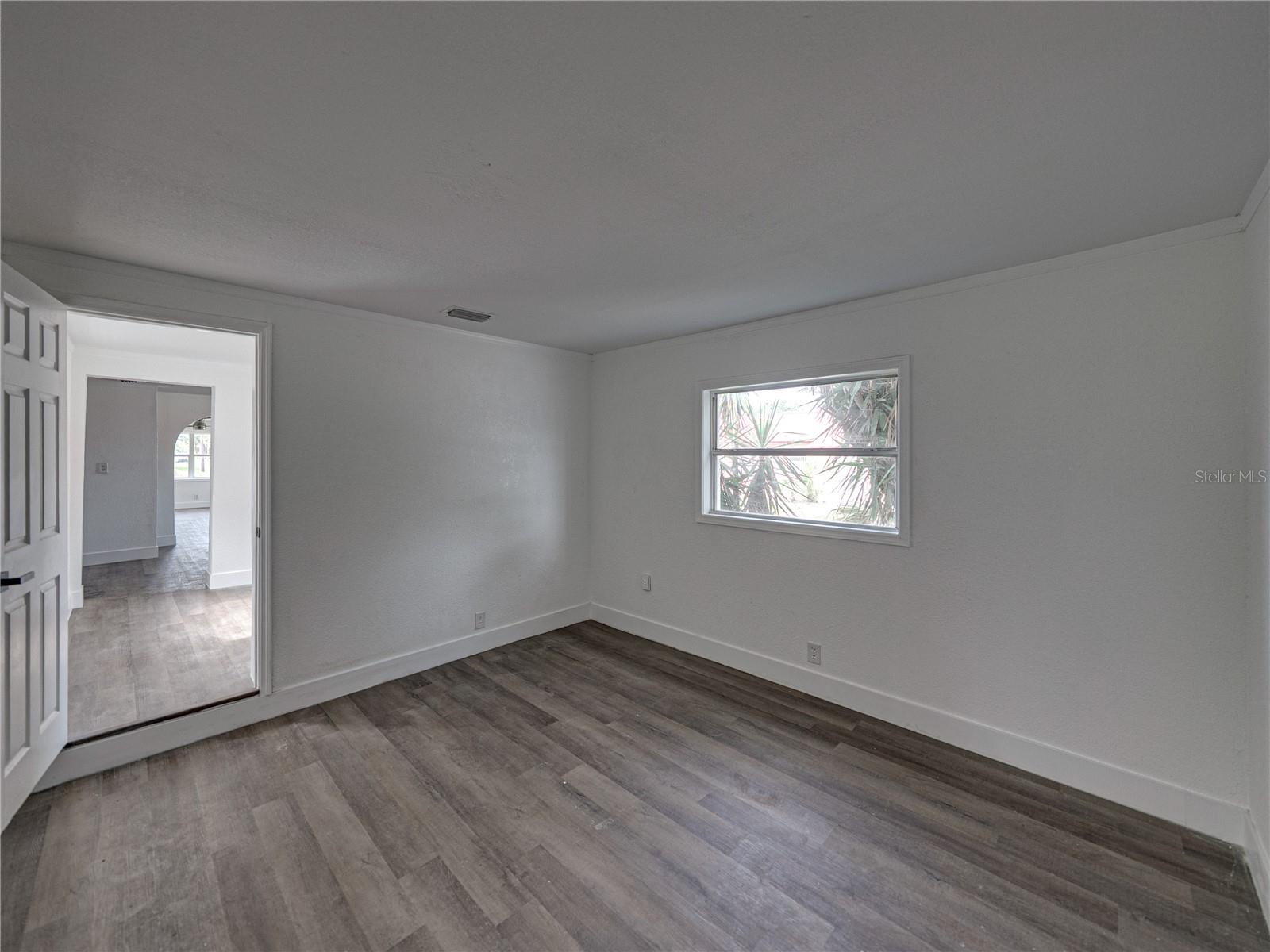 602 E LAURA ST — photo 15