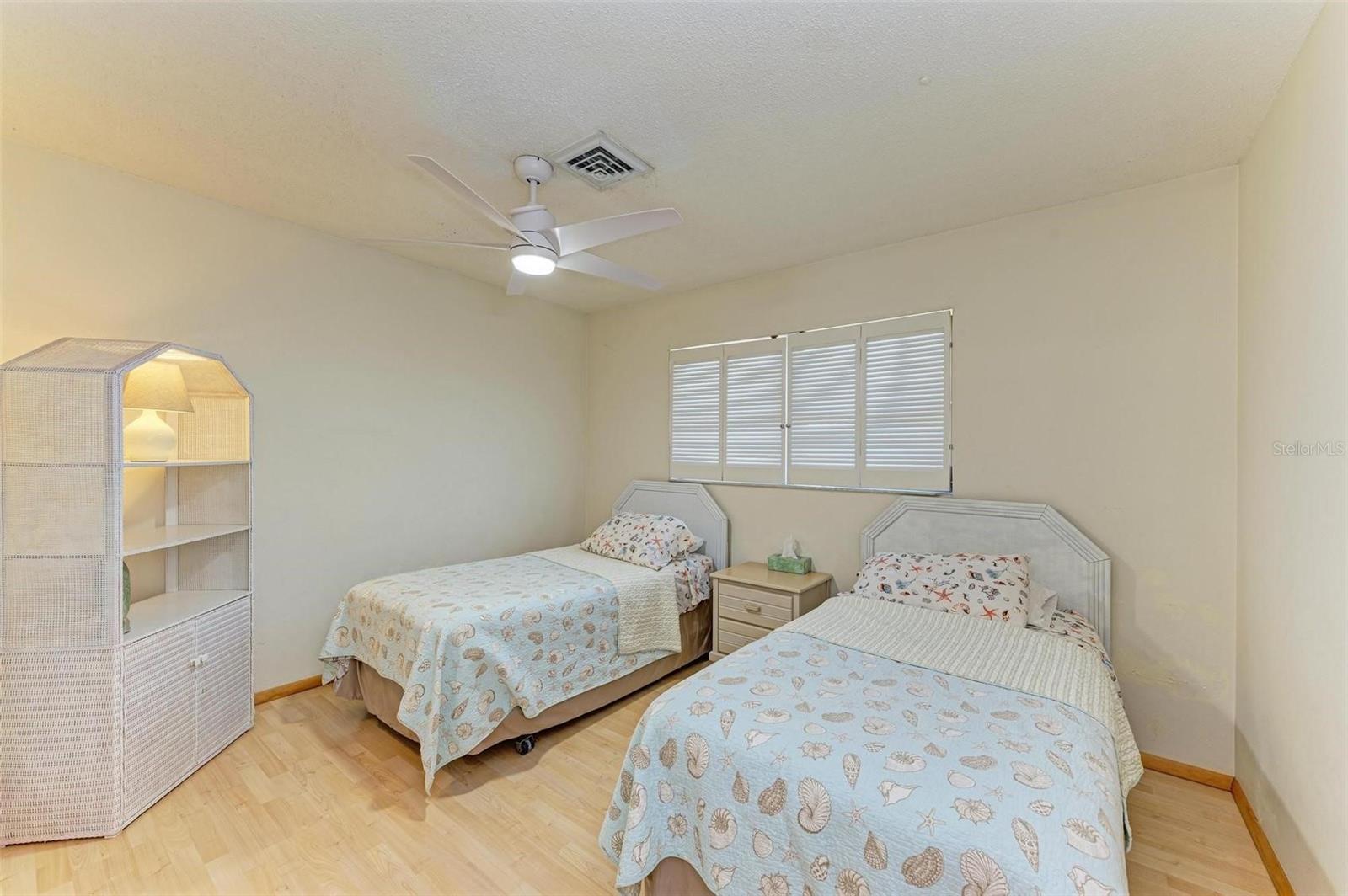 401 SHORE RD — photo 10