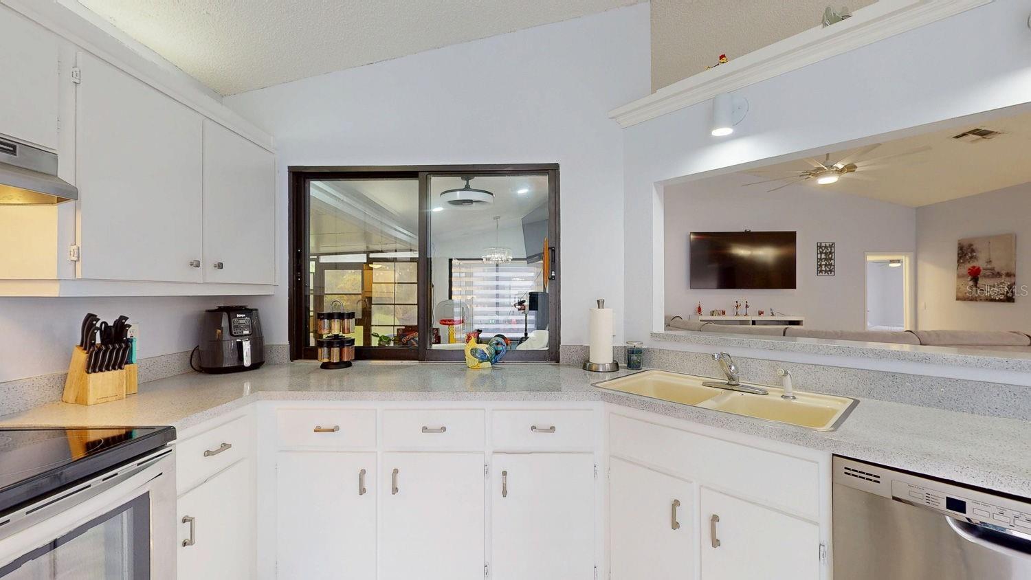 8141 GOLF CLUB CT — photo 13