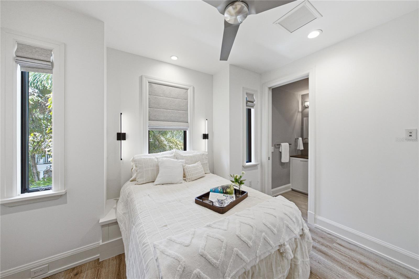 2903 W HAWTHORNE RD — photo 57