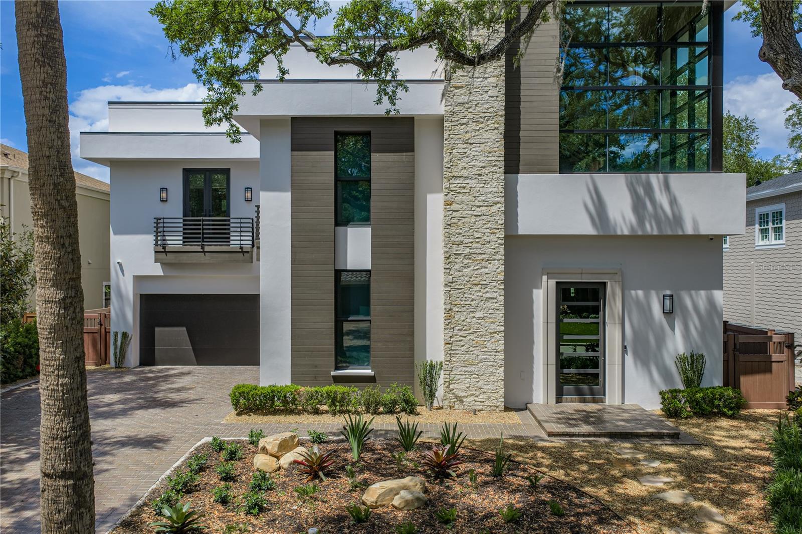 2903 W HAWTHORNE RD — photo 2