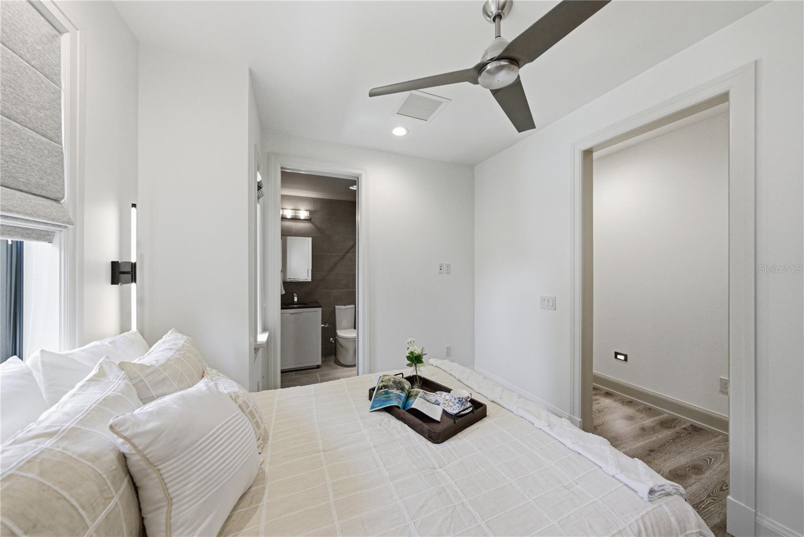 2903 W HAWTHORNE RD — photo 56