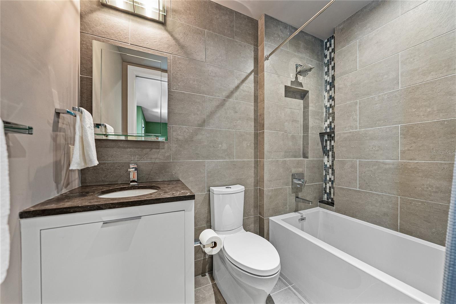 2903 W HAWTHORNE RD — photo 58