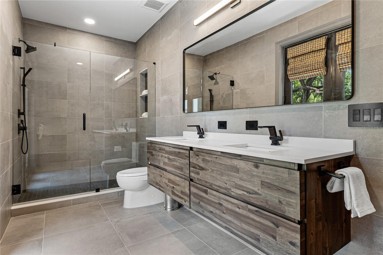 2903 W HAWTHORNE RD — photo 47