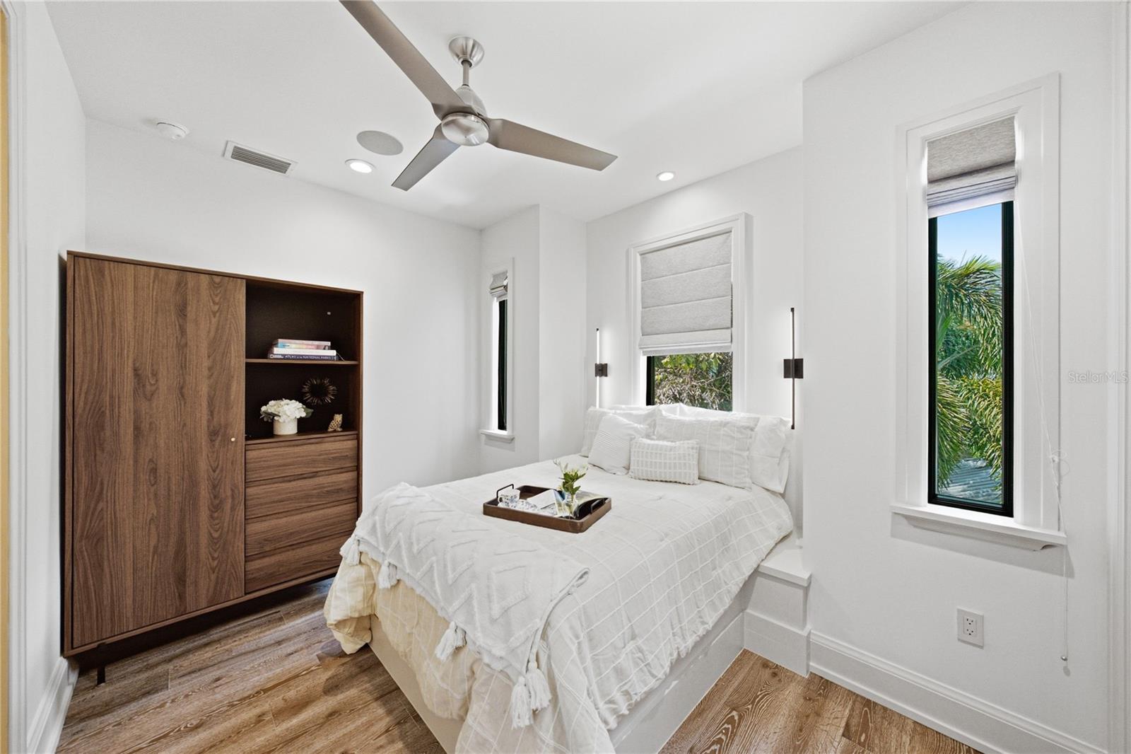 2903 W HAWTHORNE RD — photo 55