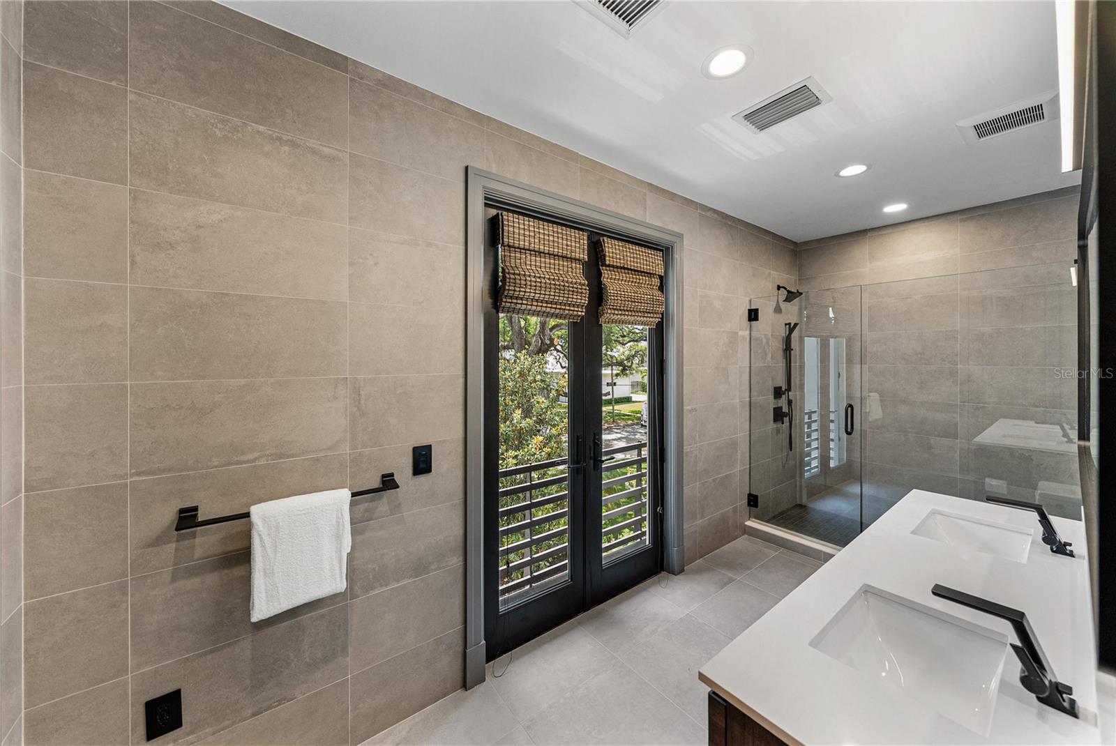 2903 W HAWTHORNE RD — photo 46