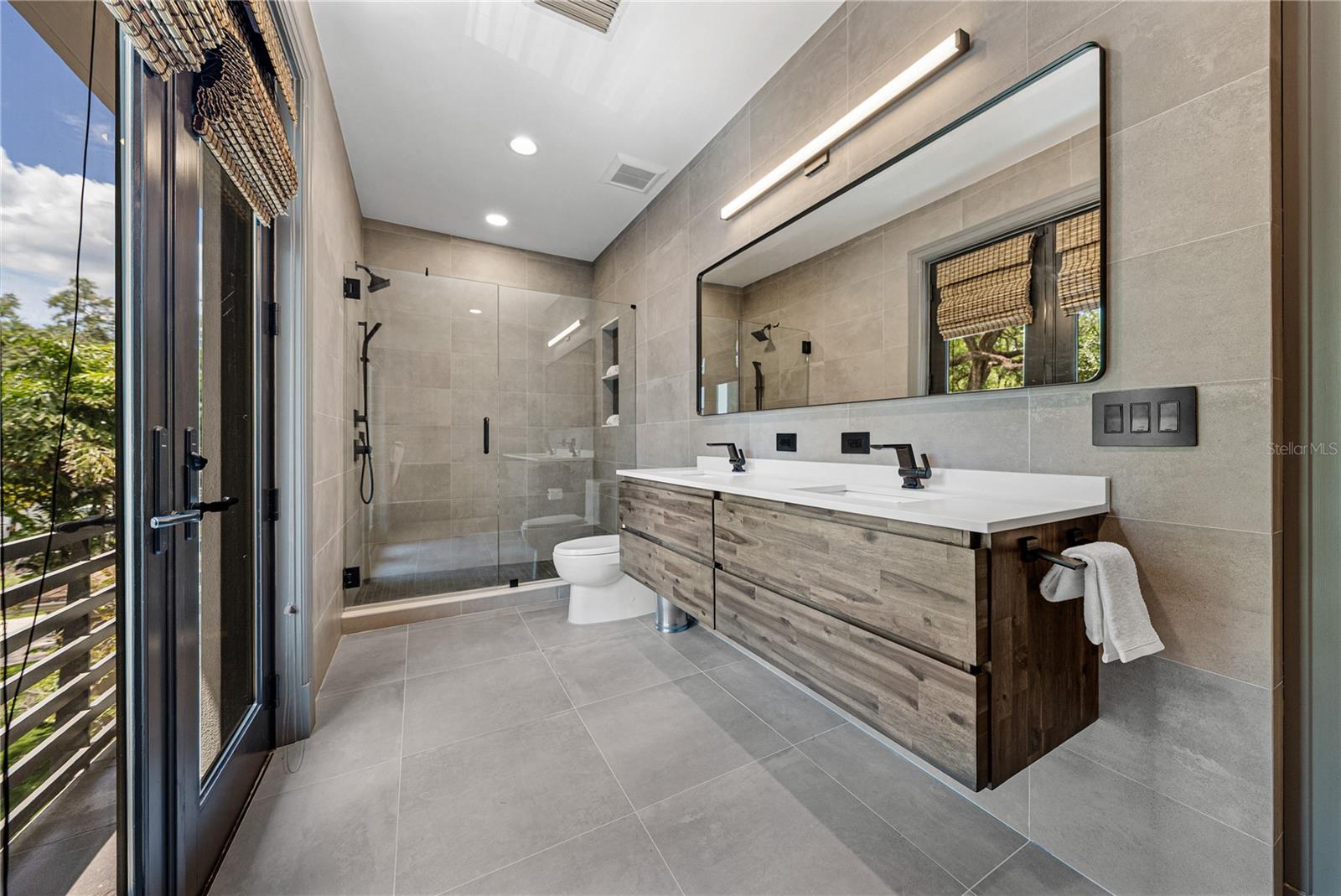2903 W HAWTHORNE RD — photo 48