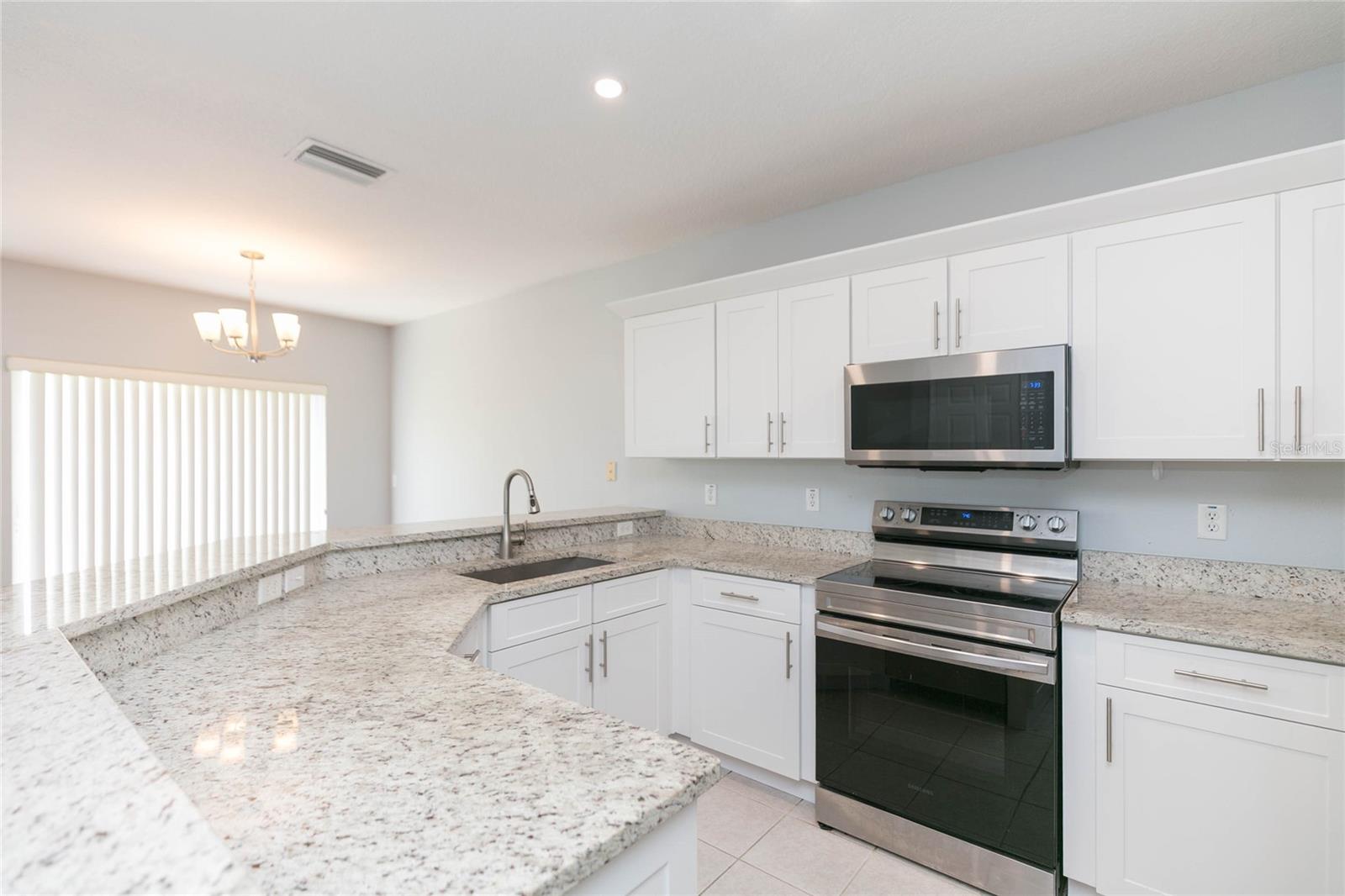 6407 BARKSDALE WAY — photo 9