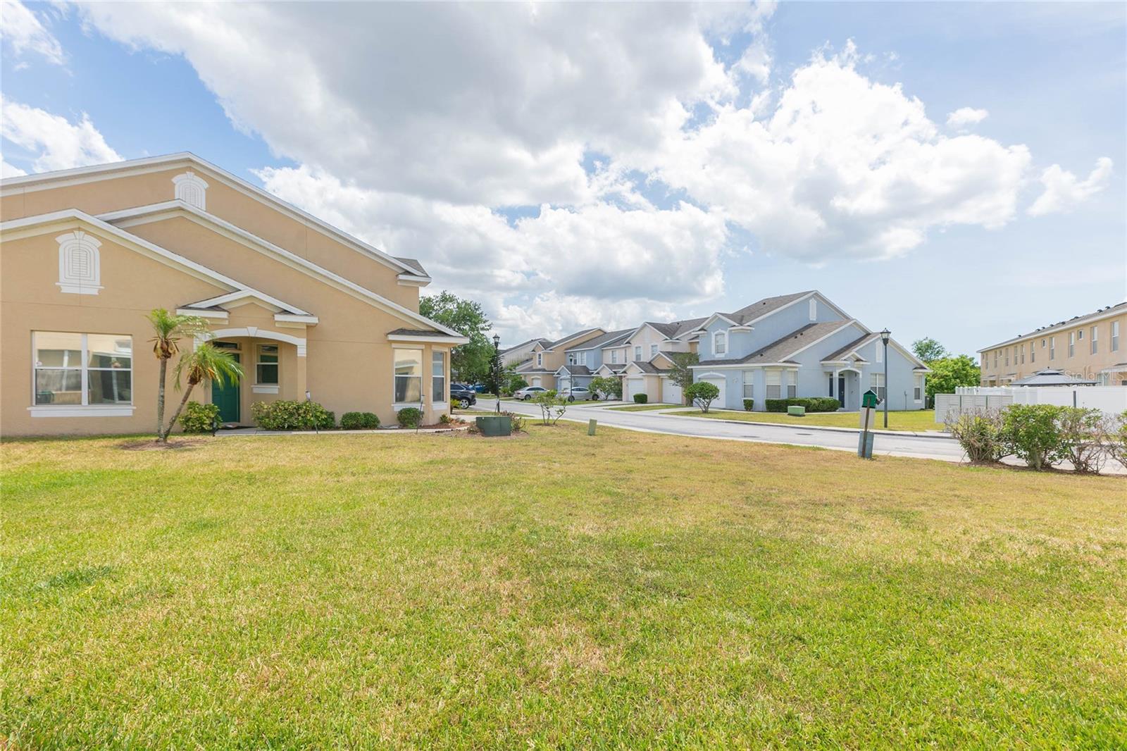 6407 BARKSDALE WAY — photo 33