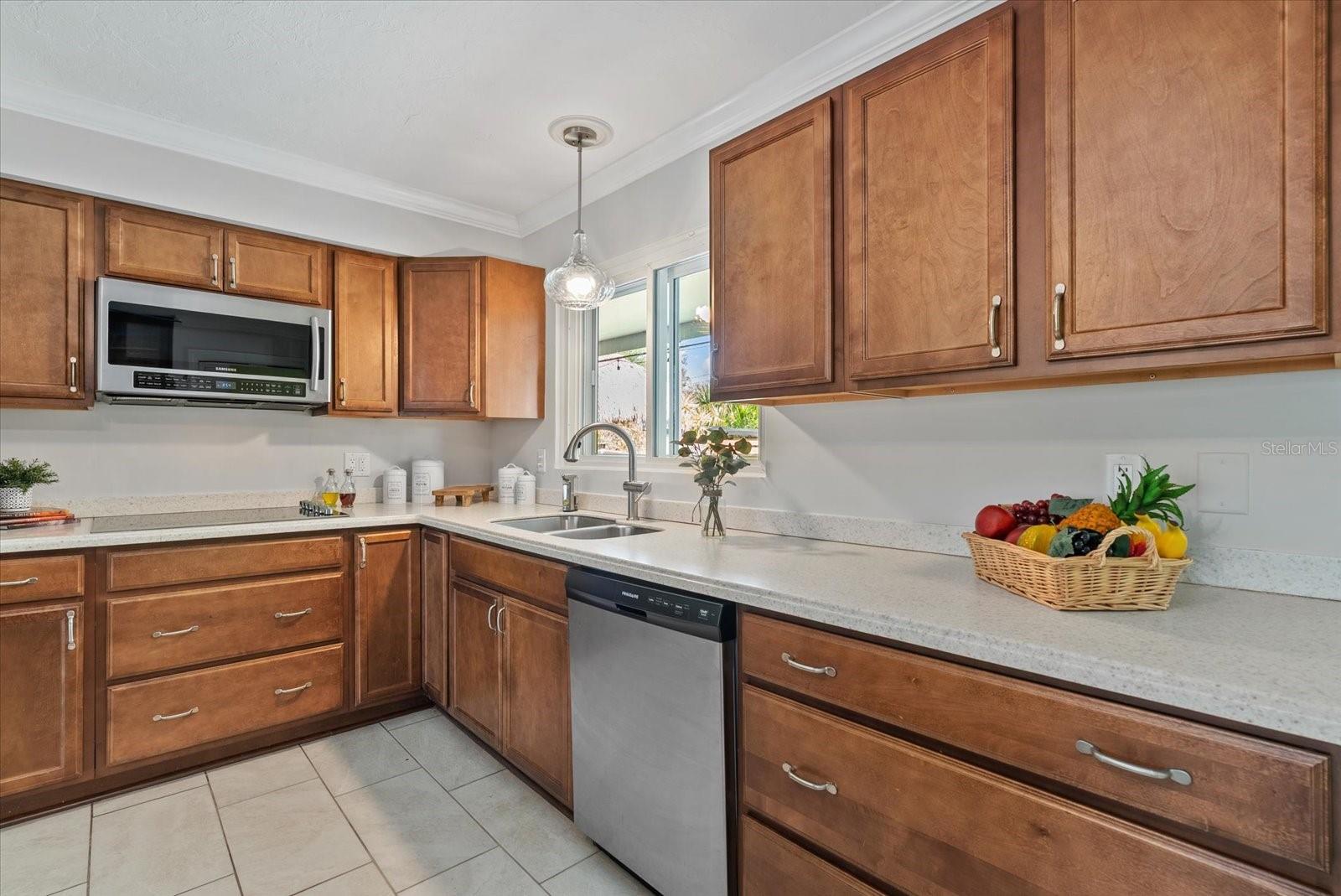 361 SCOTT AVE — photo 18