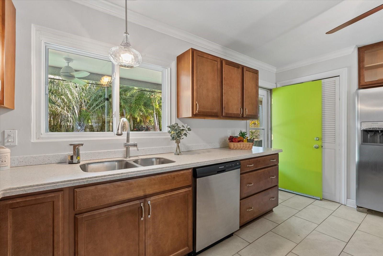 361 SCOTT AVE — photo 19