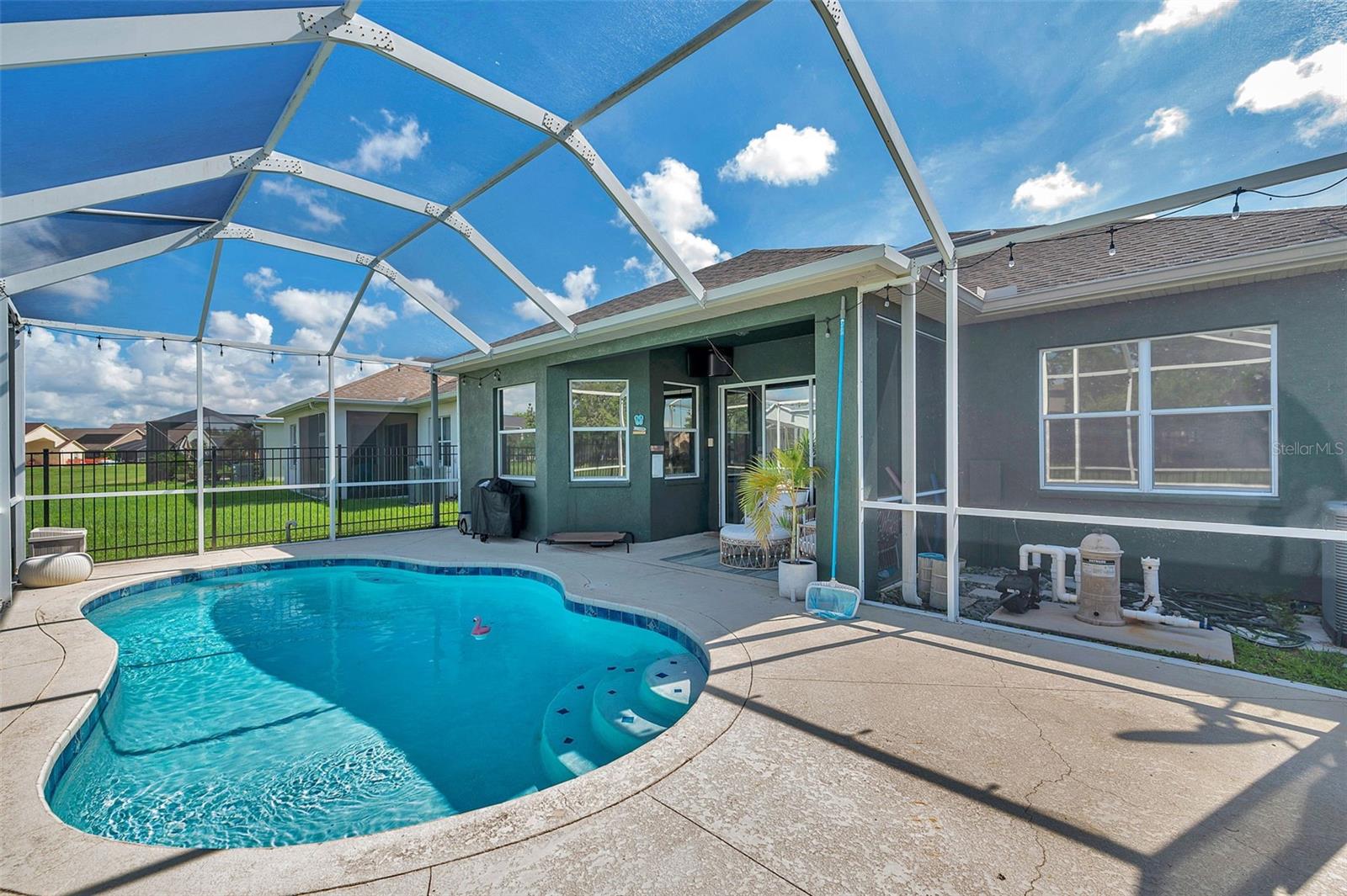 4641 ROLLING GREEN DR — photo 3