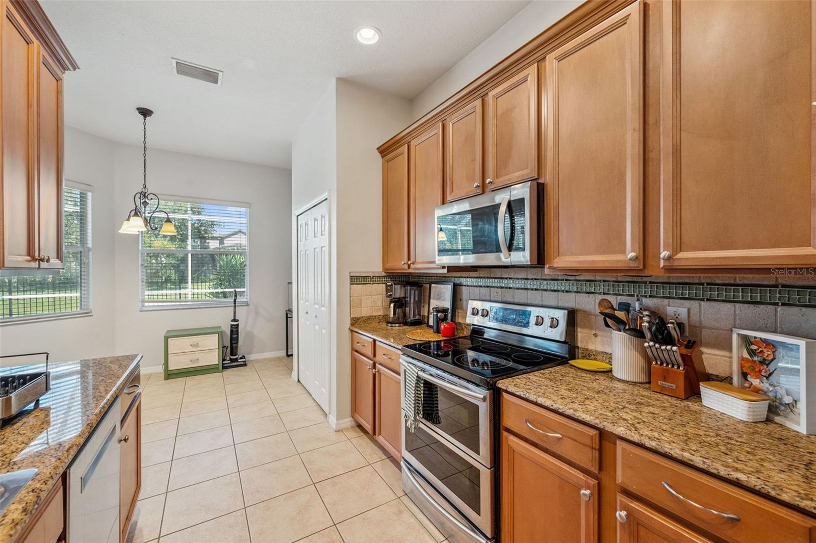 4641 ROLLING GREEN DR — photo 17