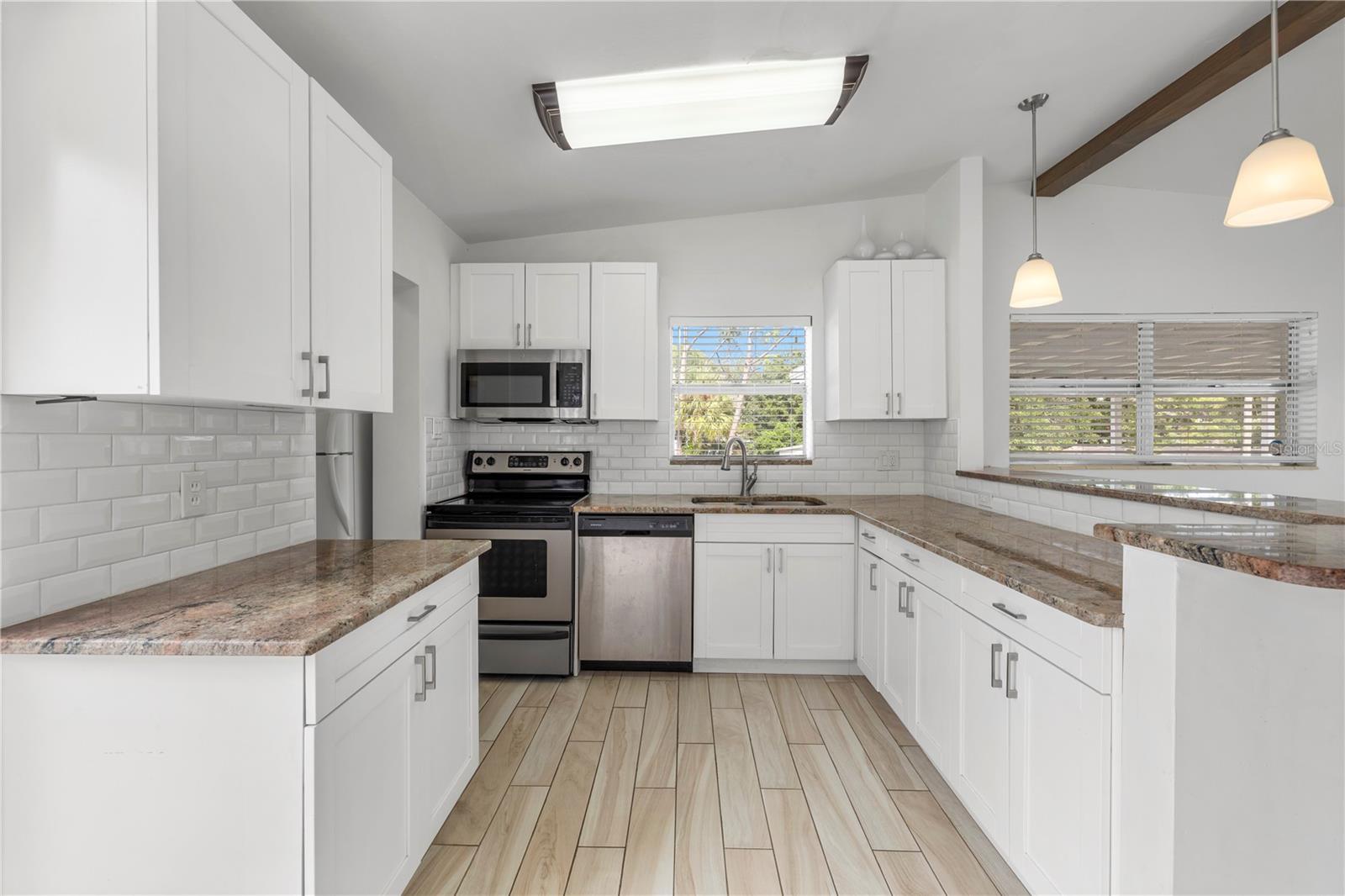 2125 W HIAWATHA ST — photo 10
